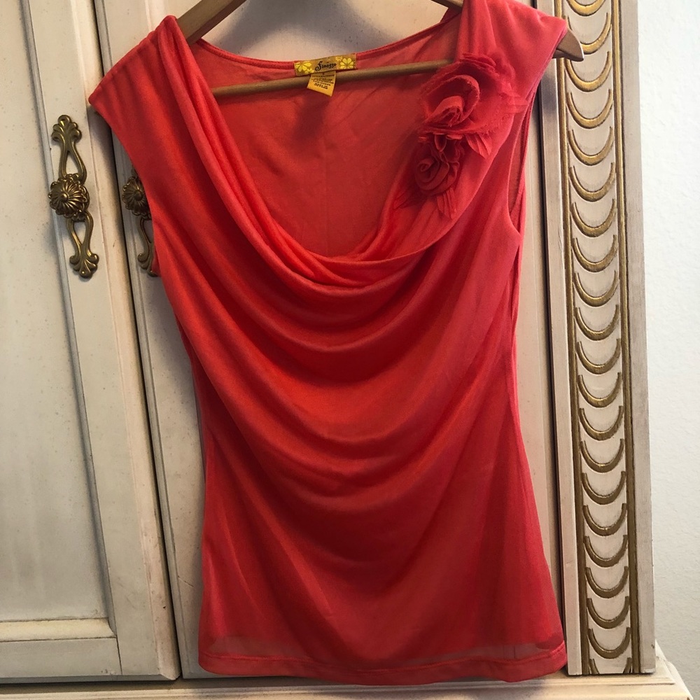 Finesse coral top